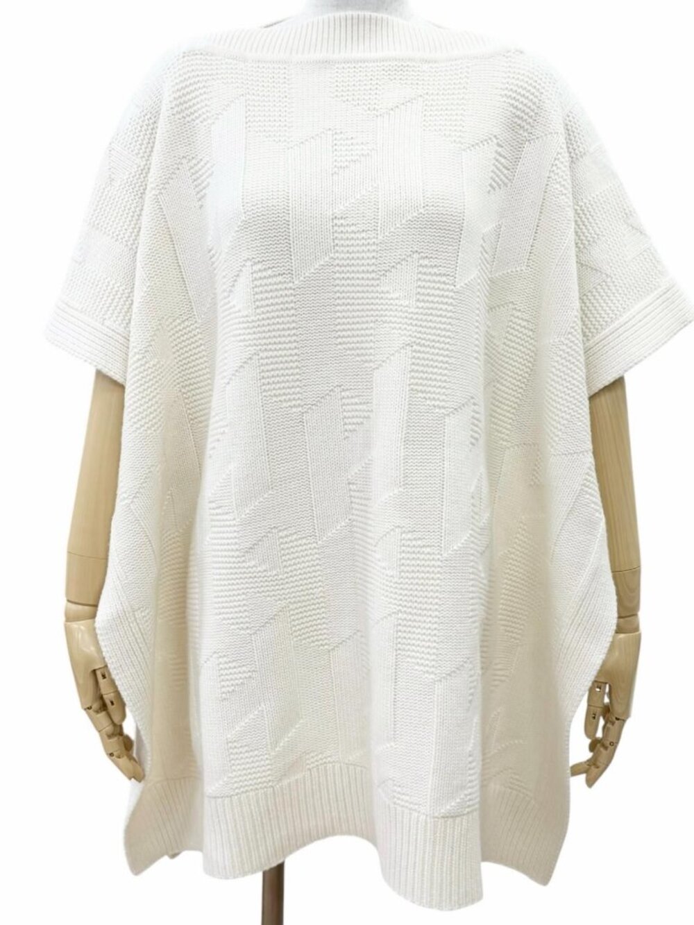 Hermes Virgin 100% Wool Motif Knit Poncho Ivory 34